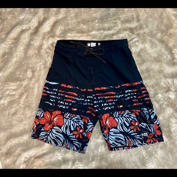 Salty Crew Boys Size 26 Board Shorts - Picture 3 of 6